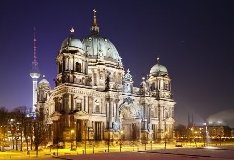 Dom in Berlin im Nachtlicht