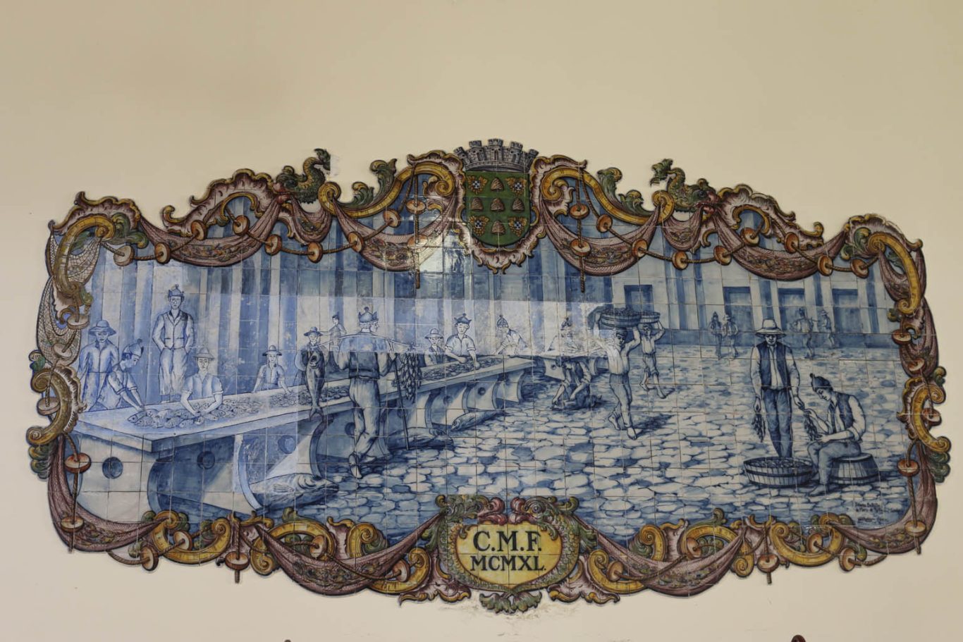 Madeira - traditionelles Wandfliesenbild Bemalte Wandfliesen mit historischem Motiv vom Fischmarkt