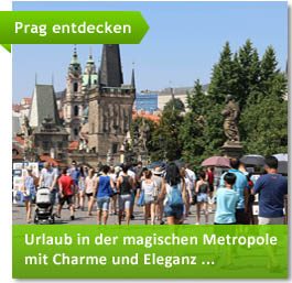 Touristen auf der Prager Karlsbrücke