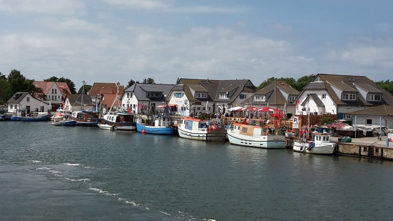 Hafen in Vitte auf Hiddensee Fischerboote im Hafen