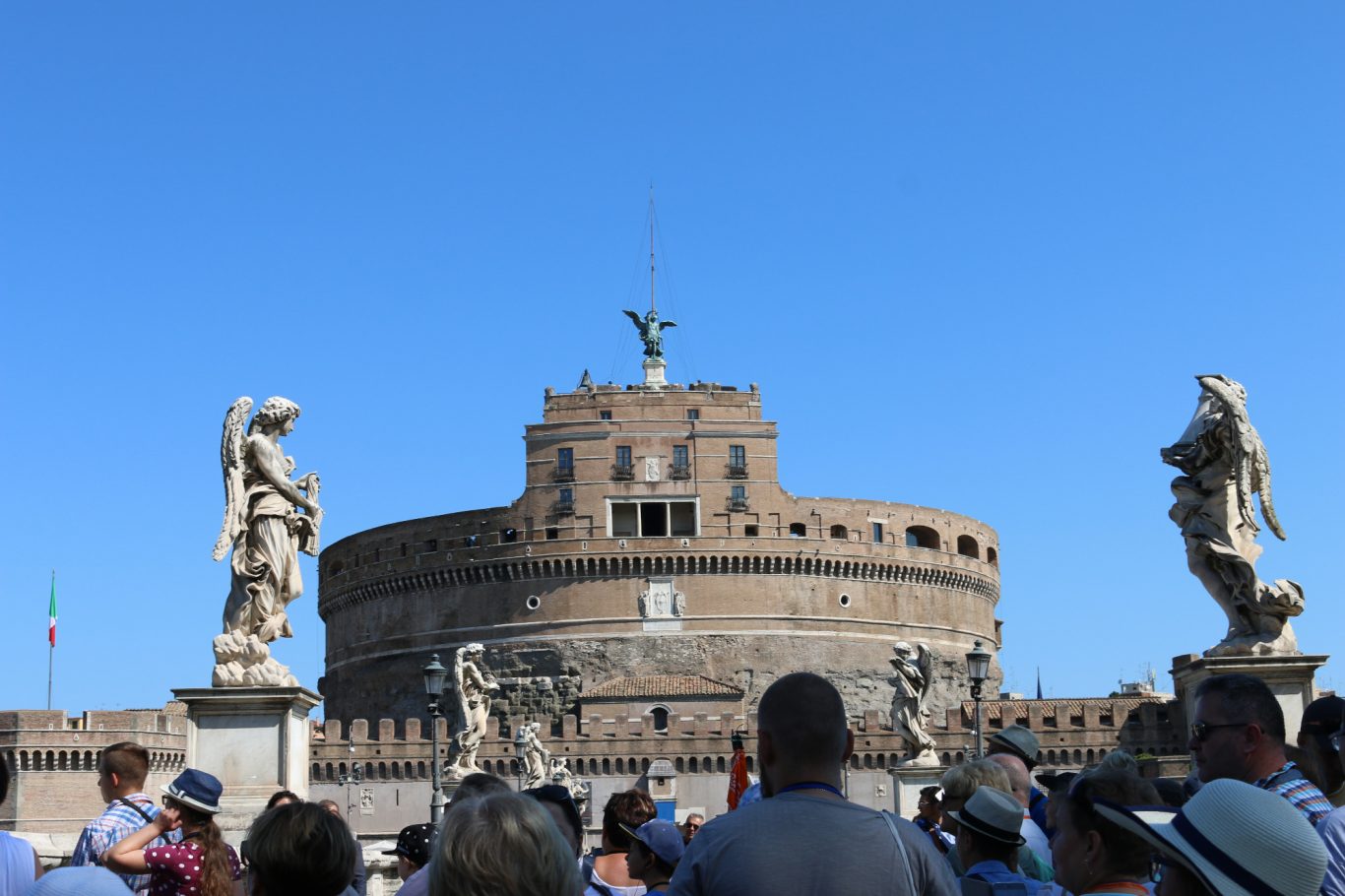 Brücke zur Engelsburg in Rom Engelfiguren auf der Brücke zur Engelsburg in Rom