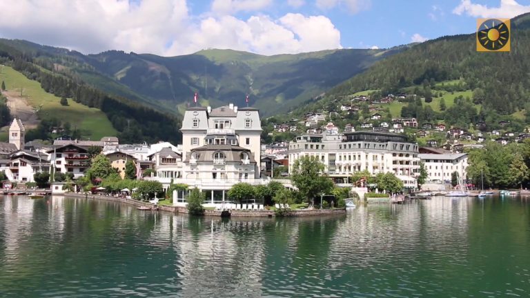 Blick auf Hotels in Zell am See an der Uferpromenade