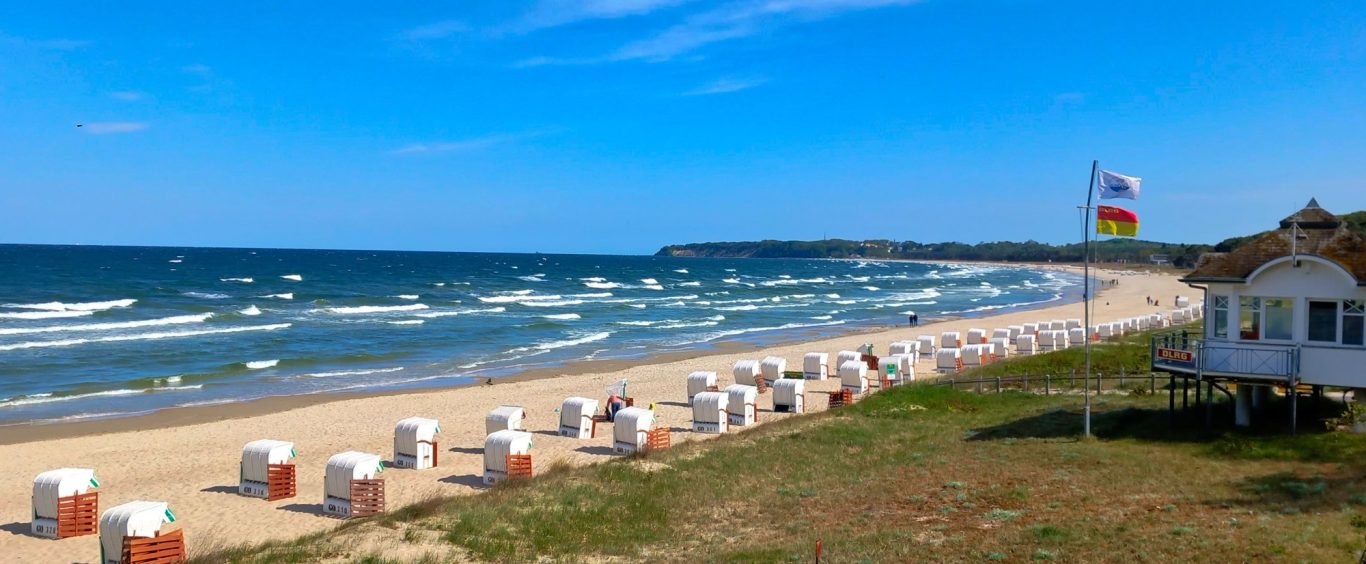 Rügen - Strand von Sellin bis Göhren Sandstrand mit Strandkörben in Sellin auf Rügen