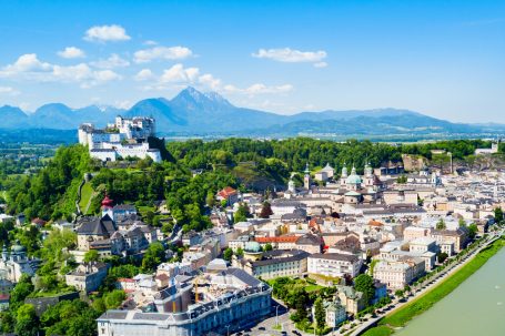 Blick über die Altstadt und Burg von Salzburg
