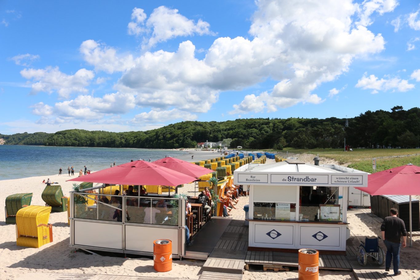 Rügen - Ostseebad Binz Strandbar und Strand Strandbar und Strandkörbe am Strand von Binz auf Rügen
