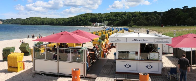 Strandkörbe am Strandbar in Binz auf Rügen