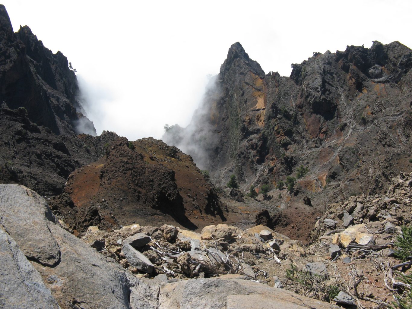 La Palma - Felsenwand im Senkkrater