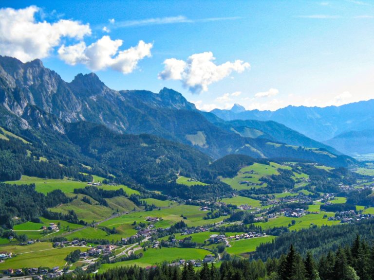 Blick in das Leoganger Tal mit Gipfeln