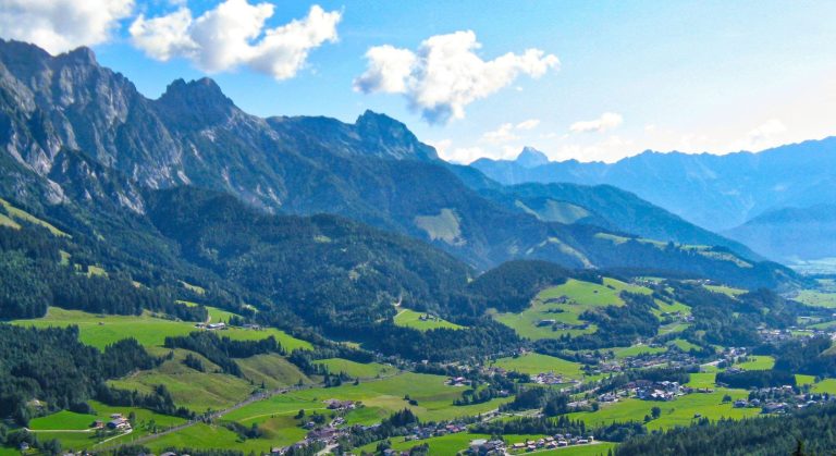 Blick in das Leoganger Tal mit Gipfeln