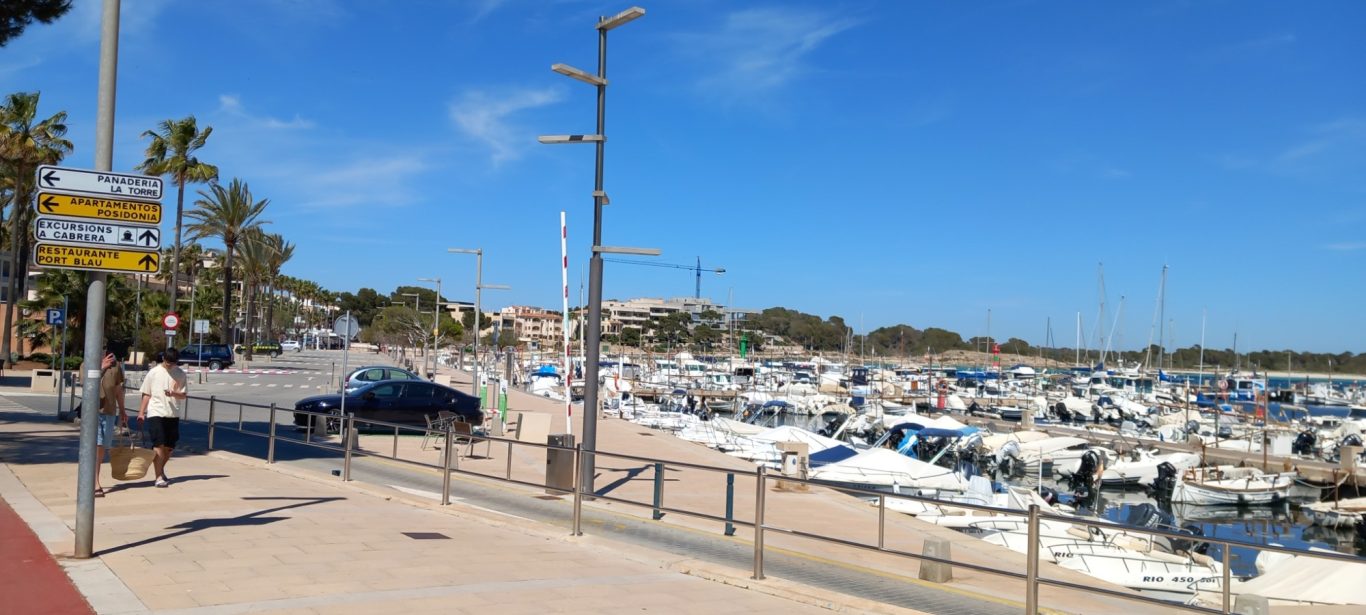 Yachthafen in Colonia de Sant Jordi Boote und Yachten im Hafen