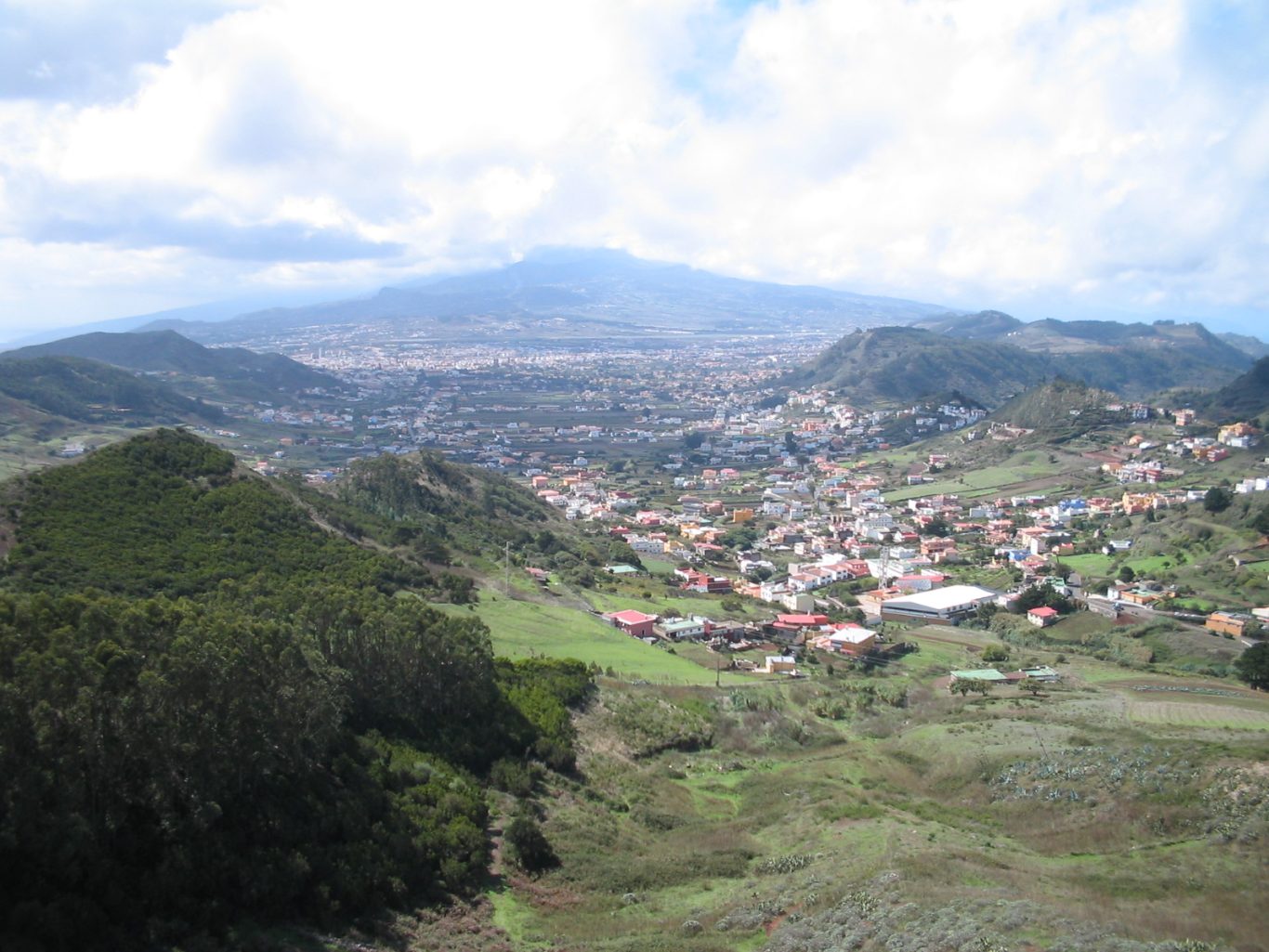 Teneriffa - Inselblick vom Vista-Point im Anaga-Gebirge Aussicht auf die Landschaft und Dörfer im Norden Teneriffas