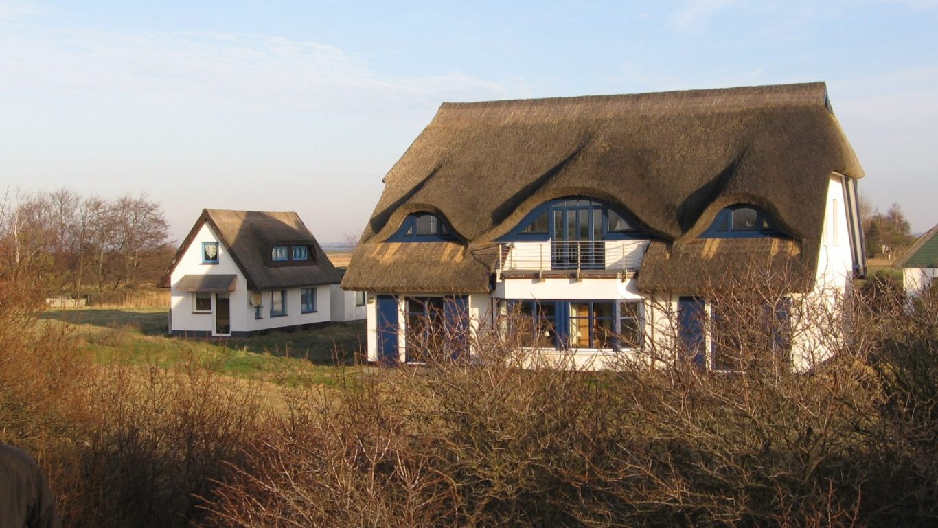 Ferienhaus mit Reetdach auf Hiddensee Stilvolles Reetdachhaus