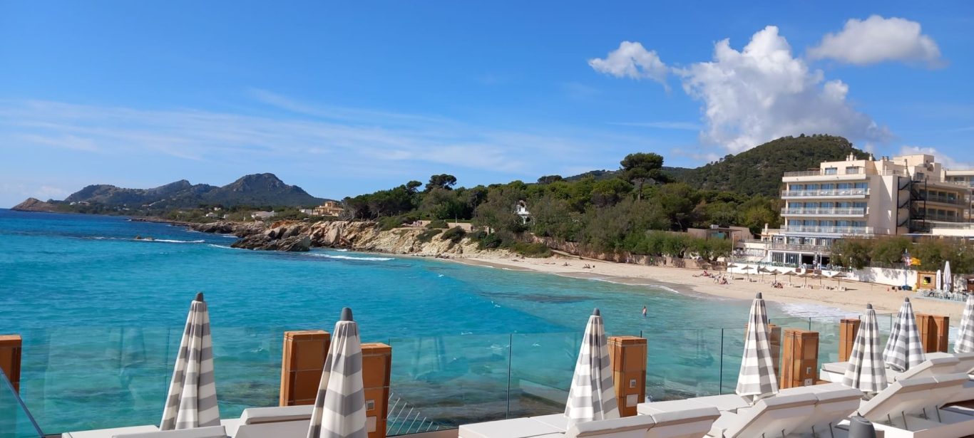 Strand Cala Son Moll in Cala Rajada Hotel und Strand der Cala Son Moll