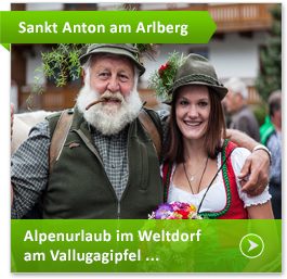 Menschen in Tiroler Tracht in Sankt Anton