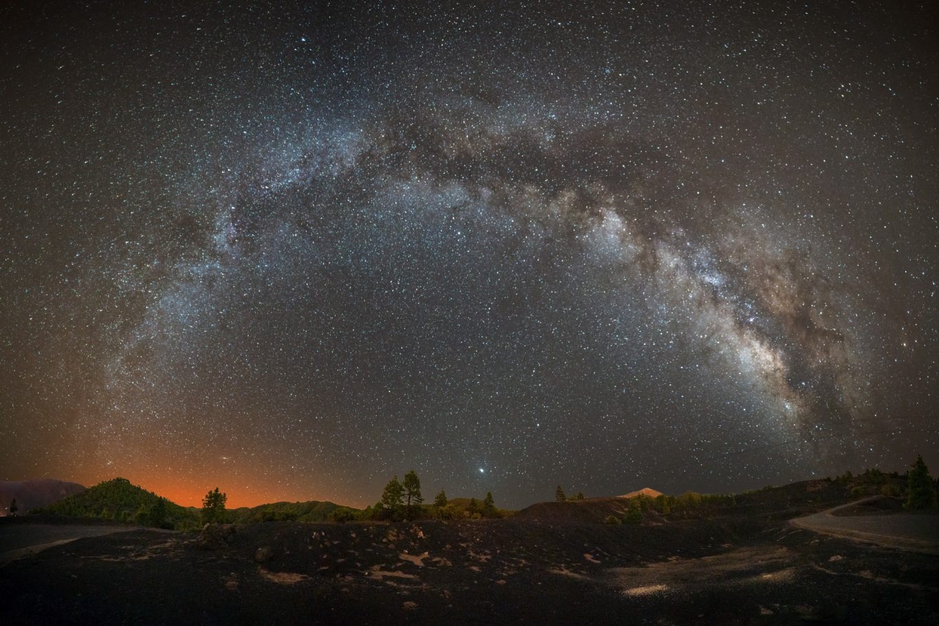 La Palma - Sternenhimmel mit Milchstraße Tausende Sterne mit Milchstraße am Nachthimmel über La Palma